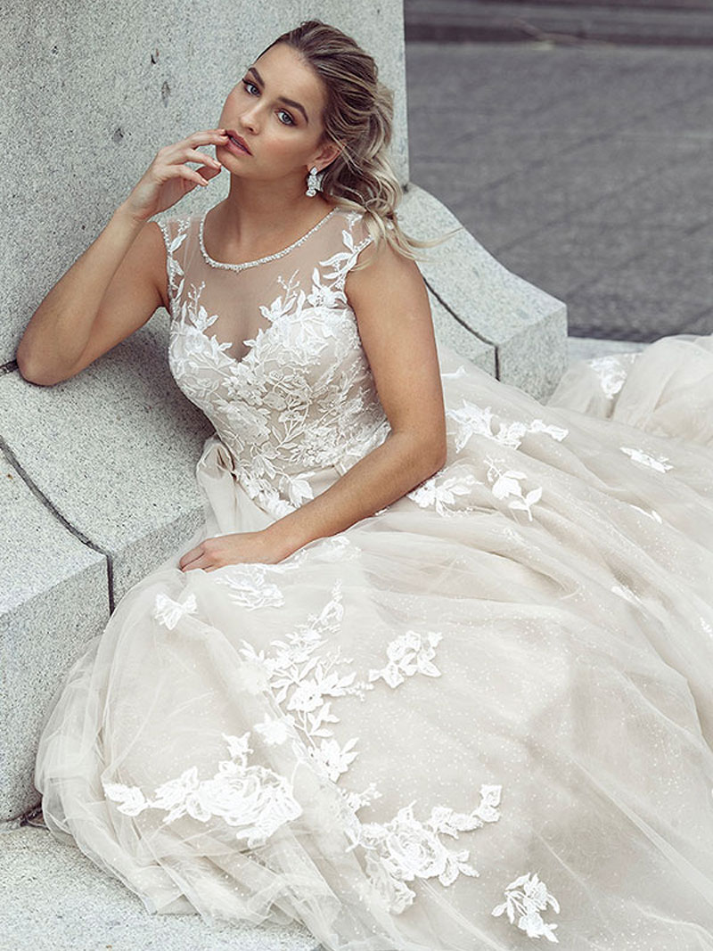bridal dresses with long trains