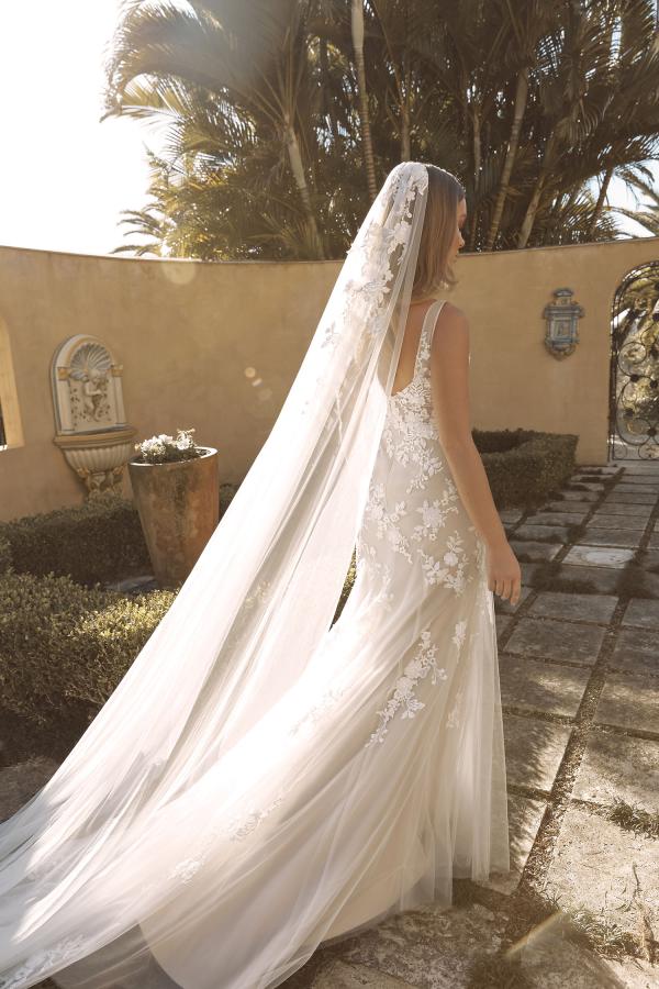 BLAYNE VEIL V987 CATHEDRAL LENGTH WITH LACE APPLIQUES PAIRED WITH GOWN ML19487 VEIL MADI LANE BRIDAL1