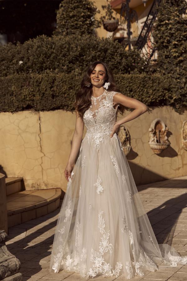 BRIAR ML19166 FULL LENGTH A-LINE SILHOUETTE SWEETHEART PLUNGE NECKLINE WITH EMBRIODERED FLORAL LACE AND OPEN KEYHOLE FINISH WEDDING DRESS MADI LANE BRIDAL5