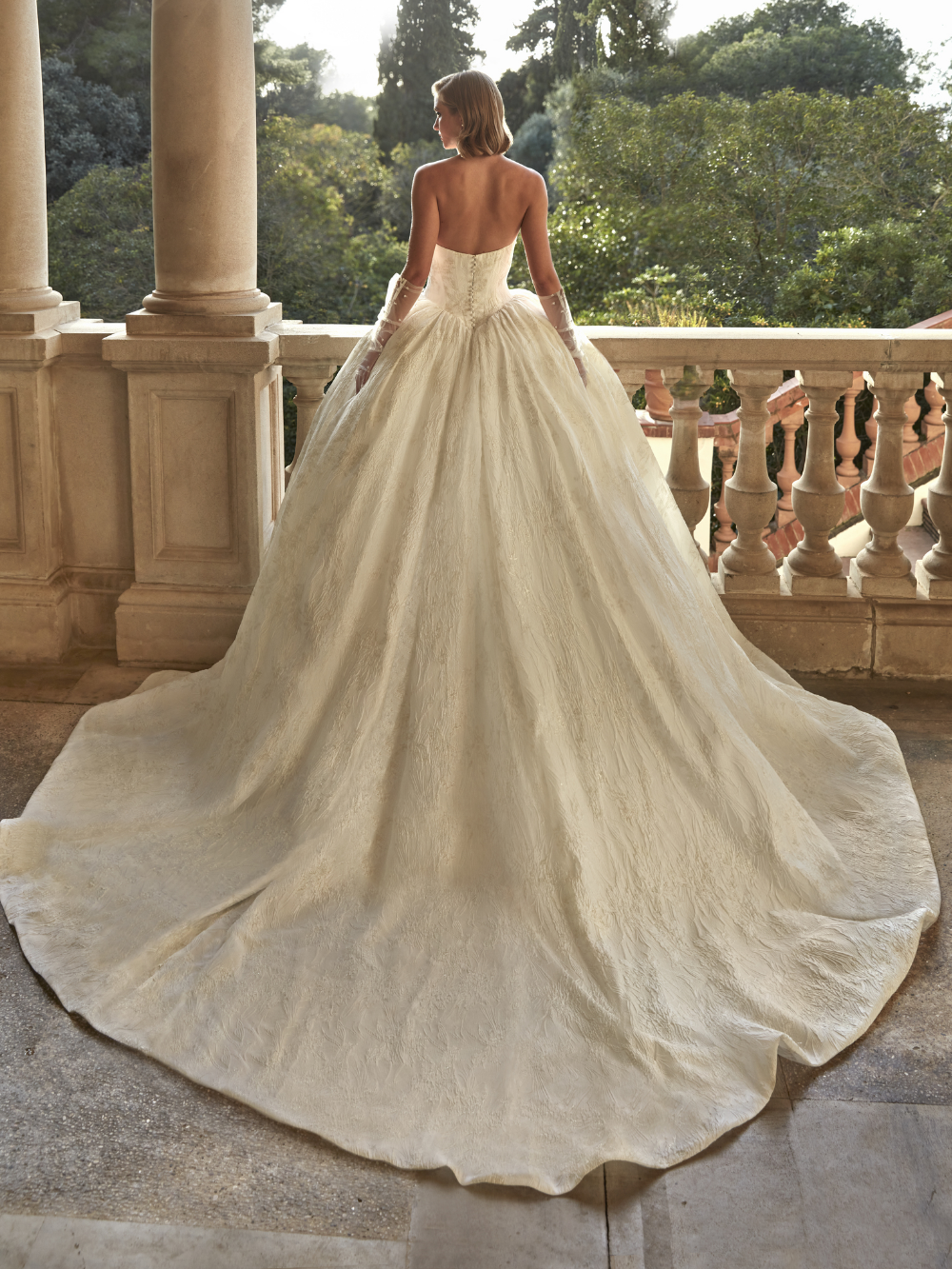 Almondie_Pronovias – 2