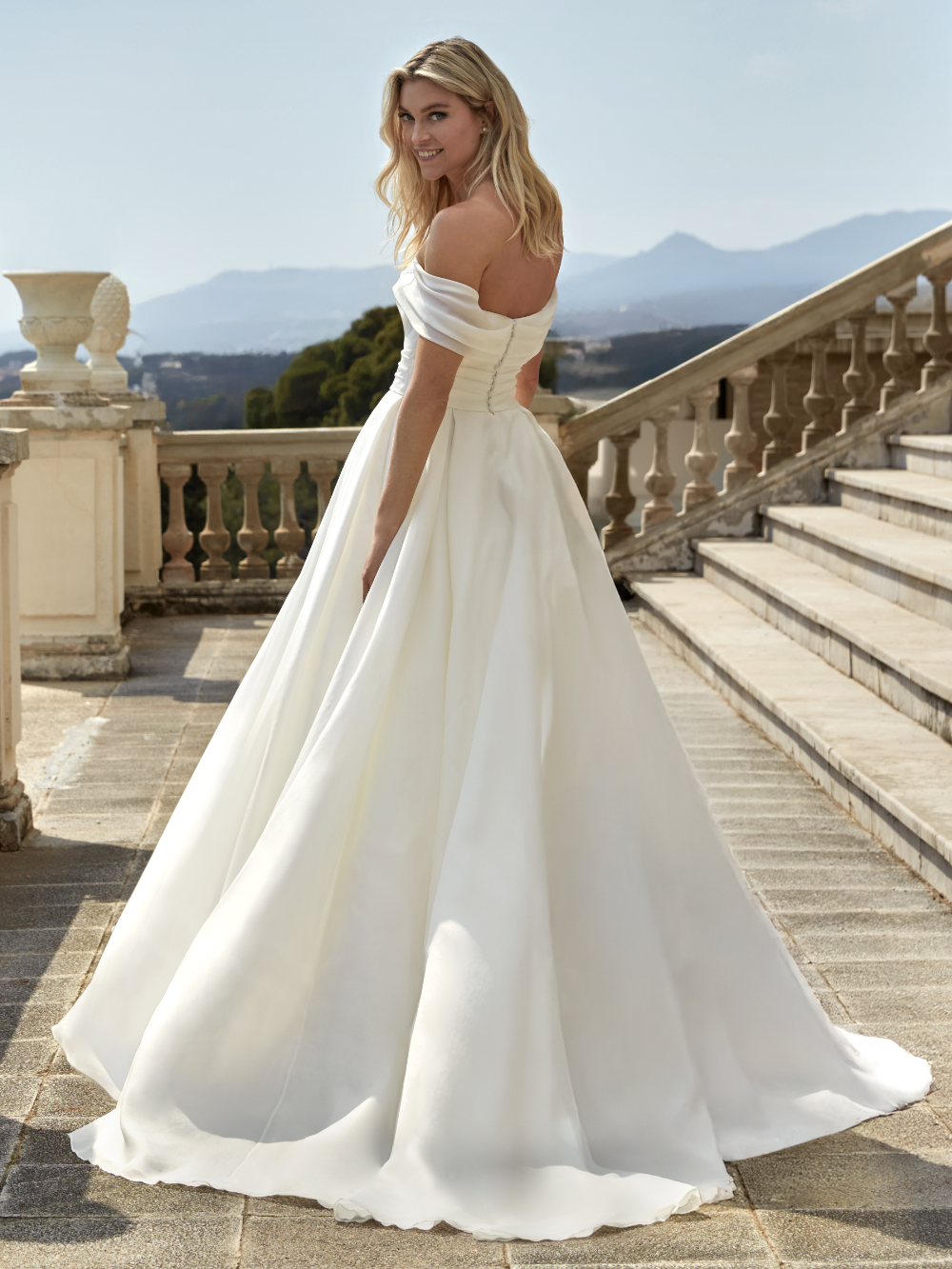 Ainsley_Pronovias – 2